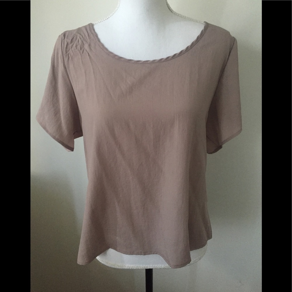 New Lush short sleeve flowy top medium